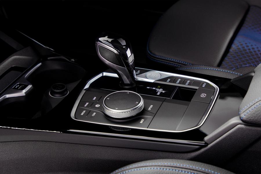 Детали интерьера BMW 118i M Sport (F40) 2019 года  (AU) (фото 11 из 27)